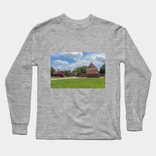 Peaceful scenery and greenery in Williamsburg, Virginia Long Sleeve T-Shirt